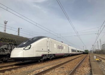 Renfe pone a la venta 39.000 billetes en los servicios AVE de Madrid a Galicia