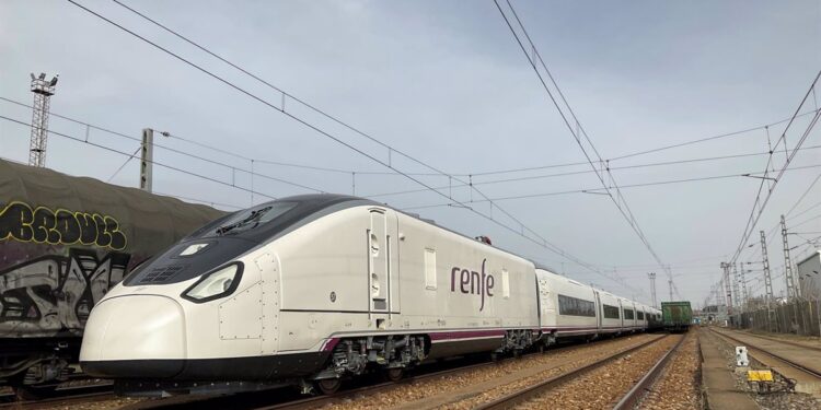 Renfe pone a la venta 39.000 billetes en los servicios AVE de Madrid a Galicia