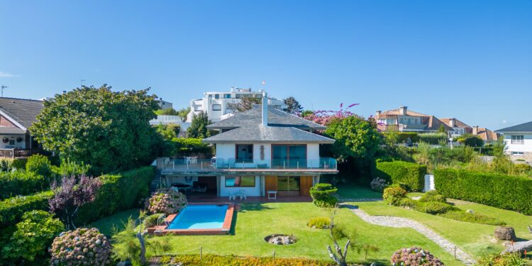14/09/2023 El barrio vigués de Canido, la Ciudad Vieja de A Coruña y Sanxenxo, zonas más caras para comprar una vivienda en Galicia.