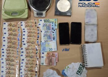 Dos detenidos tras desarticular un punto negro de venta de drogas en Navia