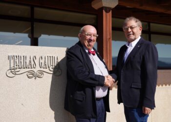 Terras Gauda entra en el capital de Bodegas Gargalo, de Roberto Verino, y suma a su oferta el vino de la cava ourensana