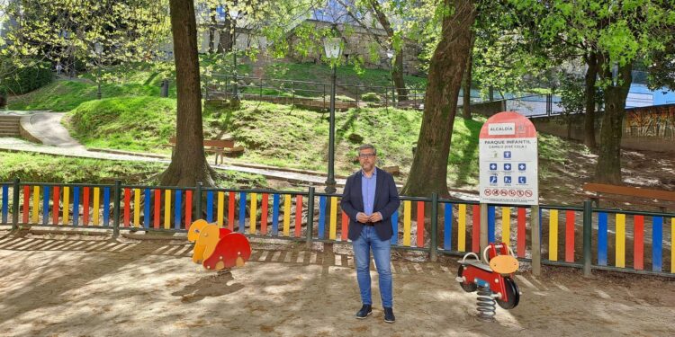 El PP denuncia que Caballero oculta la pérdida de fondos europeos para la reforma de un parque infantil