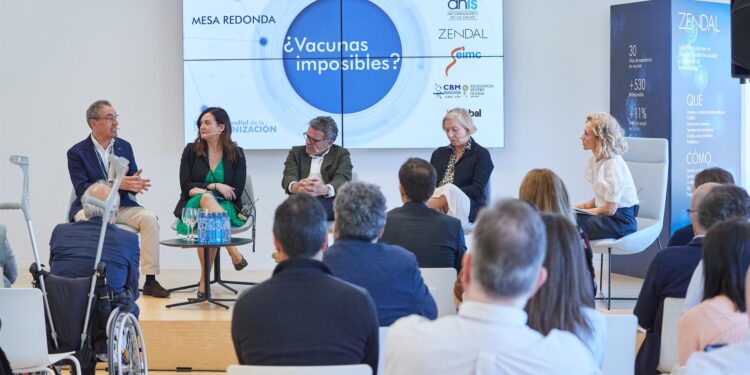 Un camino «largo, difícil y caro»: Expertos analizan el desafío de las vacunas pendientes