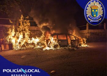 Queman un coche de forma intencionada en Redondela