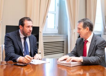 El «impulso a la llegada del AVE a Vigo»: tema central de la reunión entre Óscar Puente y Abel Caballero