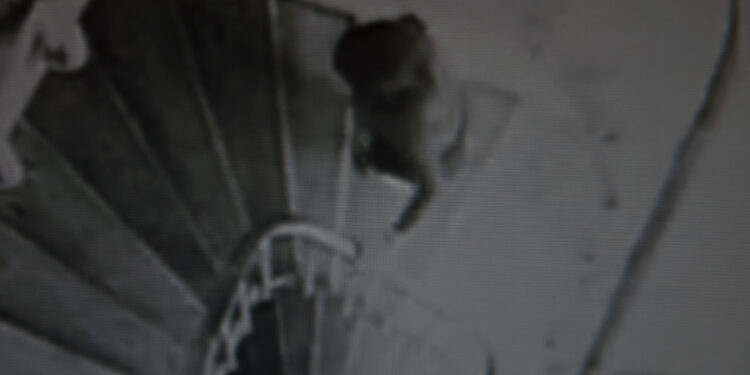 Ampliada hasta el 24 de mayo la exposición «A chambra. O cuarto do lado», de Joan Morera