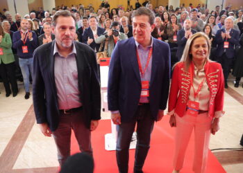 Besteiro coge las riendas de un PSdeG expectante por la decisión de Sánchez