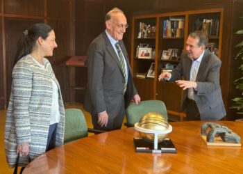 Caballero se compromete ante el rector a agilizar la cesión del edificio Siemens a la UVigo