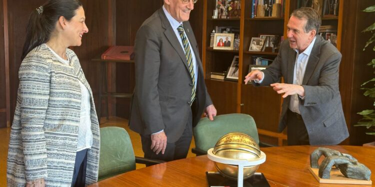 Caballero se compromete ante el rector a agilizar la cesión del edificio Siemens a la UVigo