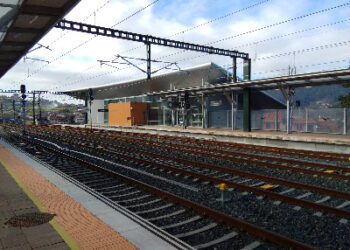 Un operario sufre una descarga eléctrica cuando trabajaba en la vía férrea en Redondela