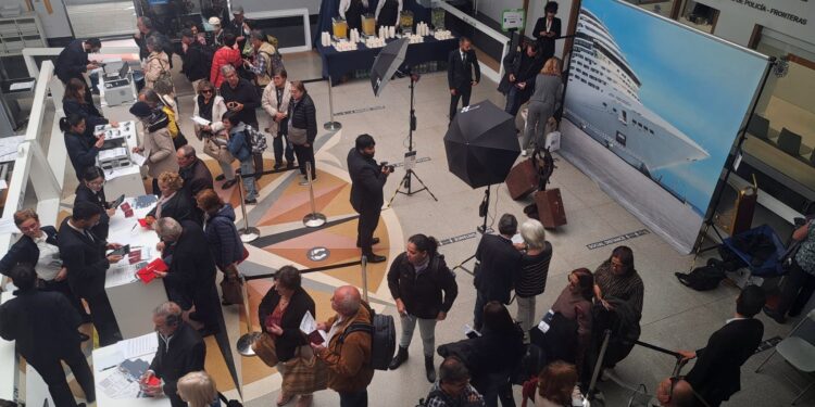 Vigo, otra vez puerto base: 348 turistas embarcan en el ‘MSC Preziosa’ con rumbo al norte de Europa