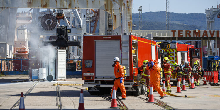 El Puerto de Vigo pone a prueba su plan de seguridad con un simulacro multitudinario