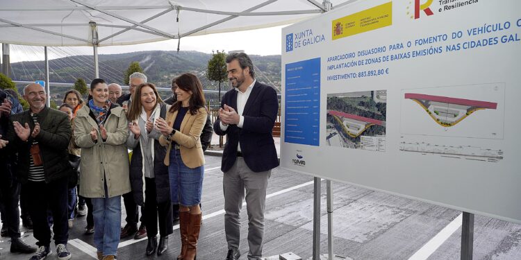 Entra en servicio un nuevo aparcamiento disuasorio en Domaio con 75 plazas