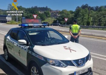 Sorprendido el conductor de un coche de alta gama con un dispositivo de detección de radares