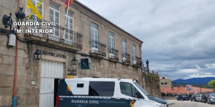 Detienen a dos jóvenes por robar a una mujer de 80 años, que los sorprendió en su domicilio