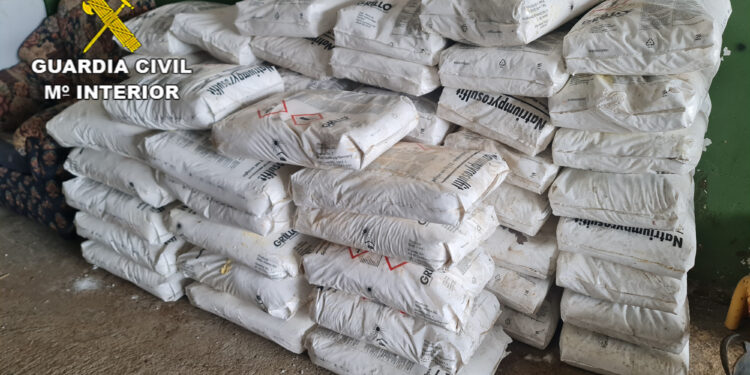 La Guardia Civil sancionará a una empresa cárnica que tiró a la basura 1,8 toneladas de conservante