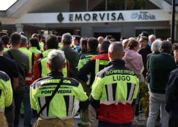 El último adiós de Sergio, a hombros de los bomberos de Vigo