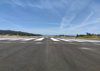 La Xunta destaca su «respuesta rápida» con un bus entre Vigo y Lavacolla y lamenta «falta de colaboración» de Aena