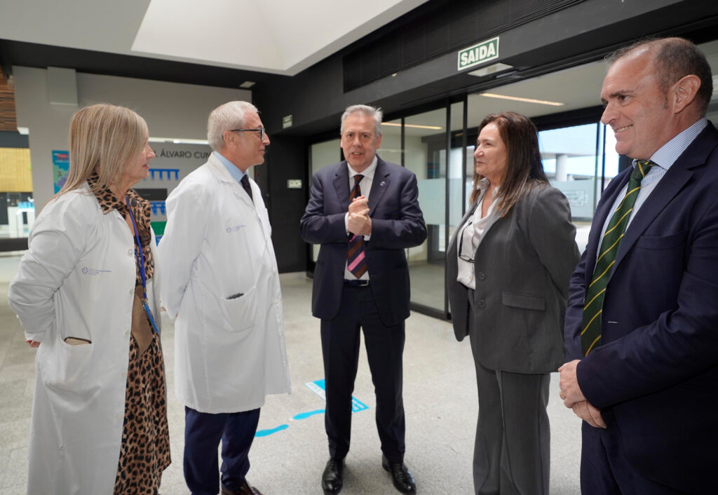 Primera visita del conselleiro de Sanidade, Antonio Gómez Caamaño, al hospital Álvaro Cunqueiro de Vigo