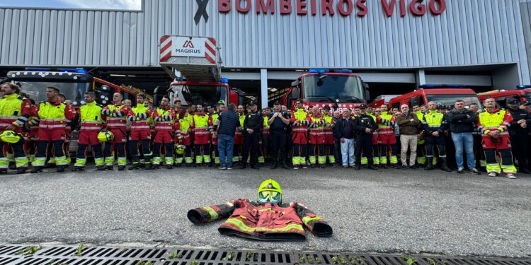 Las sirenas de los bomberos de Vigo resonaron por Sergio