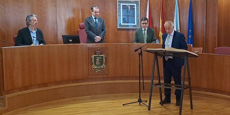 El PP estrena nuevo concejal en Vigo: Daniel Benavides toma posesión de su acta