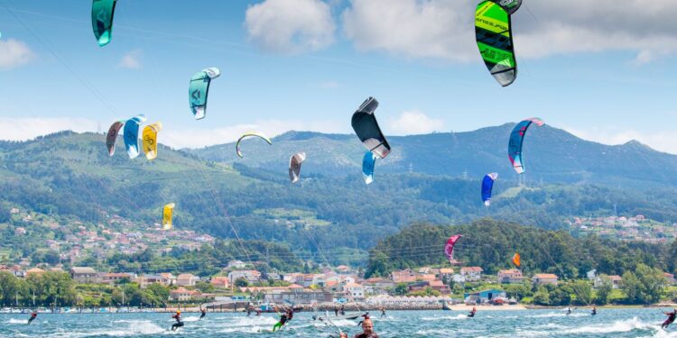 La playa de Cesantes inaugura el calendario oficial de kitesurf