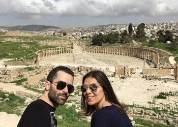 «El avión cayó de repente y la gente que no tenía el cinturón salió volando»