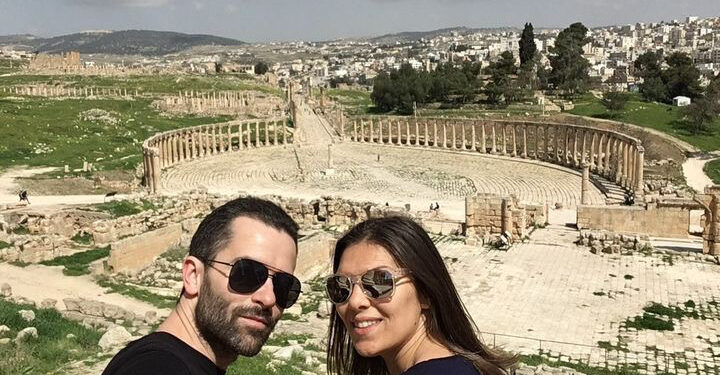 «El avión cayó de repente y la gente que no tenía el cinturón salió volando»