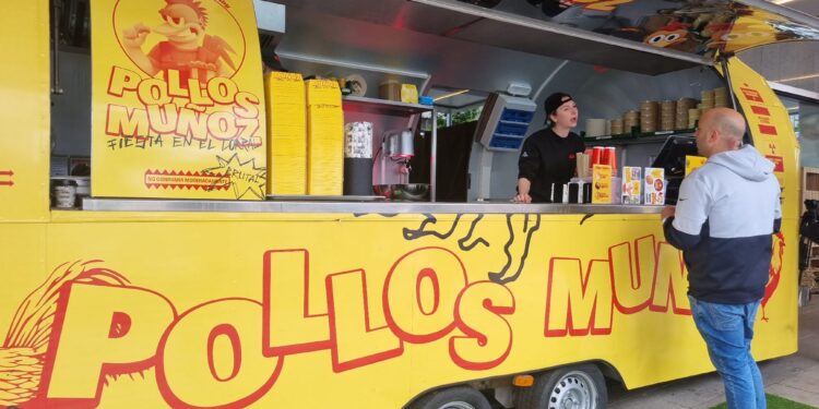 La ‘foodtruck’ de Dabiz Muñoz enciende los fogones en Vigo