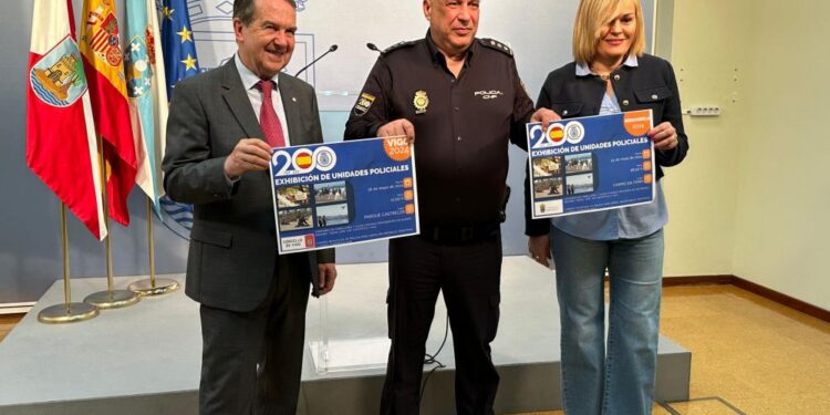 Exhibiciones de caballería, perros guía y despliegue de Tedax para celebrar el Bicentenario de la Policía Nacional