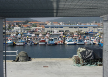 Un fallo en el bombeo de las aguas fecales provoca un vertido al mar en el puerto de Cangas