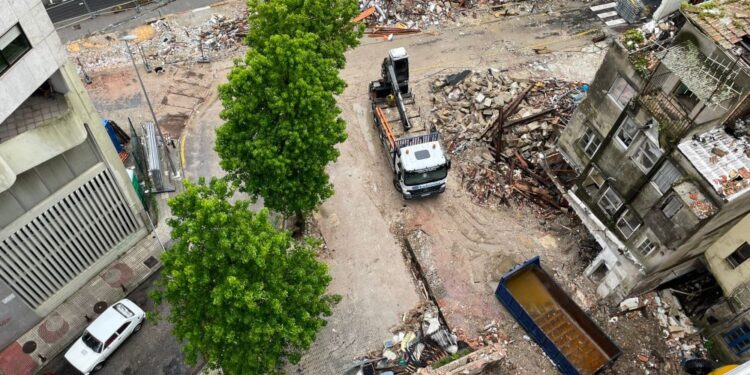 La nueva plaza pública en Hernán Cortés abrirá para peatones «en unos días»