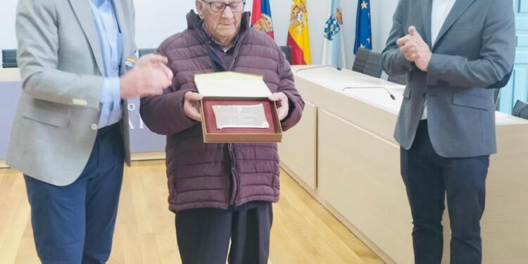 Baiona rinde homenaje a ‘Seso’ por su 102 cumpleaños