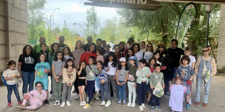 Cerca de un centenar de personas participan en la jornada de convivencia del colegio Dr. Fleming en Vigo Nature