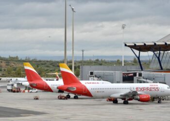 Lavacolla se satura con la sobrecarga por las rutas de Vigo: huelga, falta de personal y retrasos