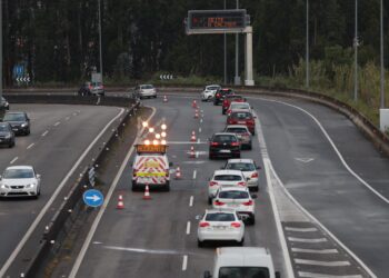 Retenciones en la autovía por una mancha de aceite de dos kilómetros entre Vigo y Puxeiros