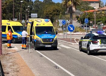 Herido un motorista tras chocar contra un turismo en Saiáns