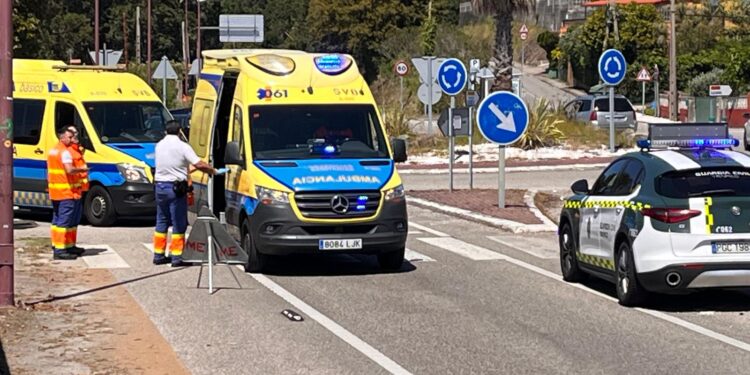 Herido un motorista tras chocar contra un turismo en Saiáns