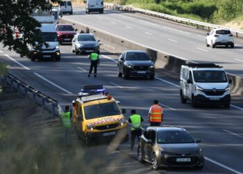 Un fallo eléctrico provoca un incendio en una fábrica de rosquillas en Ponteareas
