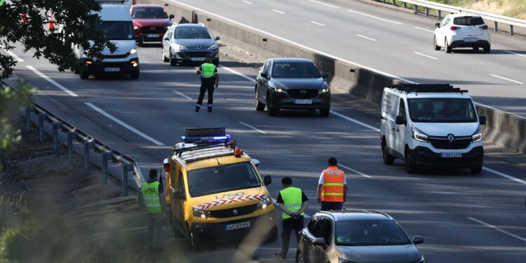 Un fallo eléctrico provoca un incendio en una fábrica de rosquillas en Ponteareas