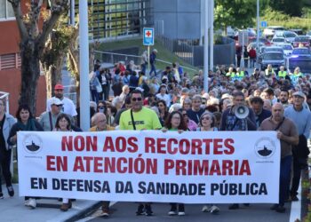 Vecinos de Teis denuncian que faltan seis médicos en el centro de salud del barrio