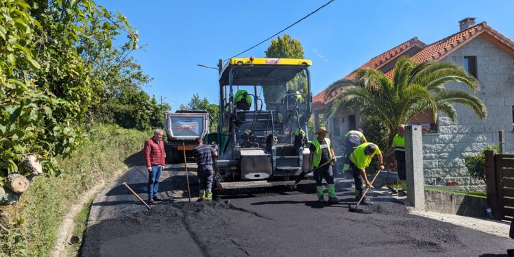 Rematan as obras de mellora dos camiños de Raposeiras en Achas, Aldeíña e o acceso Senande-Xesteira en Petán