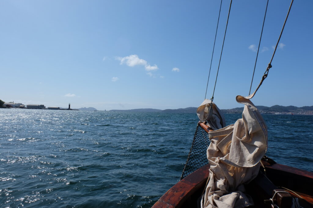 A toda vela a bordo del Galeón Coruxo: enrolados con los marineros de Bouzas