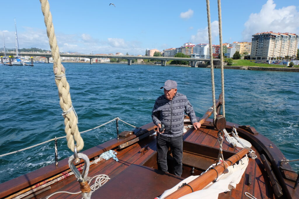 A toda vela a bordo del Galeón Coruxo: enrolados con los marineros de Bouzas