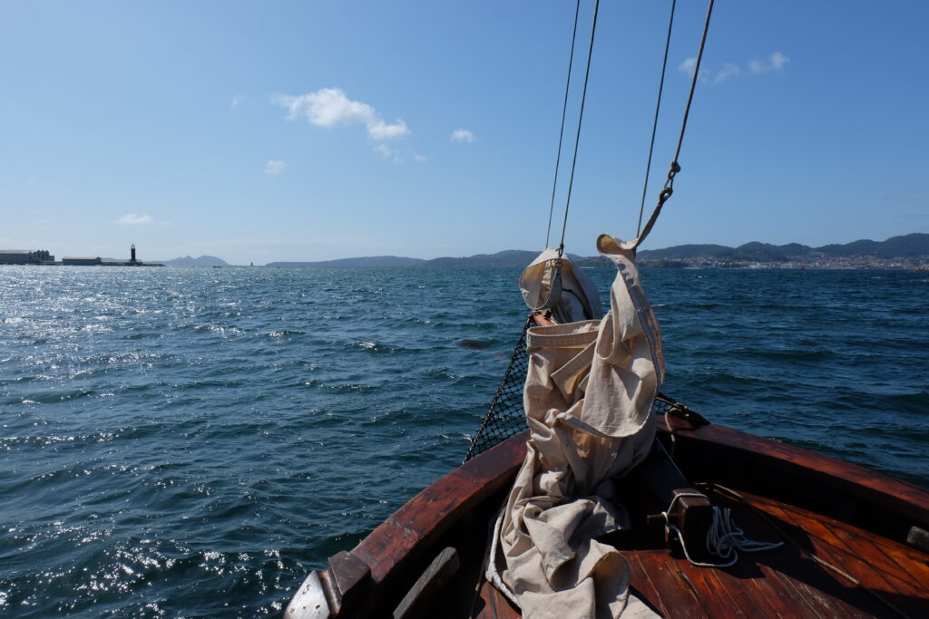 A toda vela a bordo del Galeón Coruxo: enrolados con los marineros de Bouzas