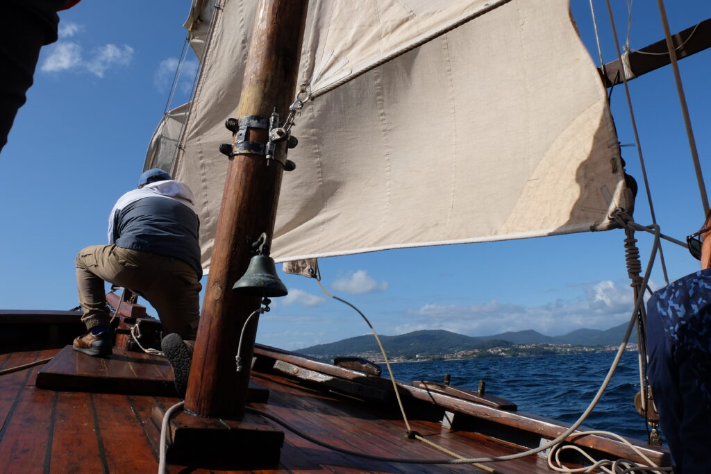 A toda vela a bordo del Galeón Coruxo: enrolados con los marineros de Bouzas