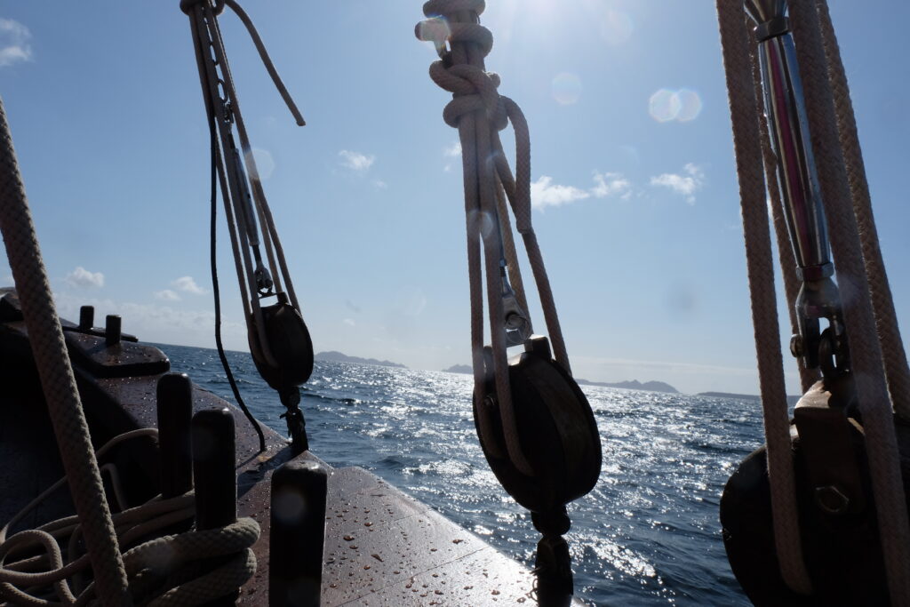 A toda vela a bordo del Galeón Coruxo: enrolados con los marineros de Bouzas