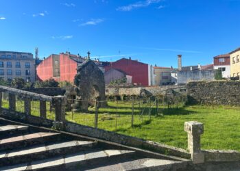 Parte de la barandilla de piedra ha sido robada en el Templo Votivo do Mar de Panxón.
