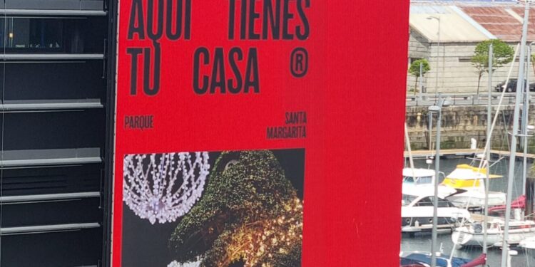 A Coruña tienta a Dinoseto: se lo quiere llevar de la Alameda viguesa en sus horas más bajas