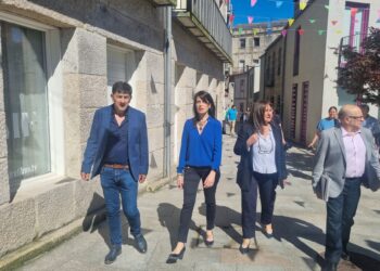 Paso adelante (y paseo) para la rehabilitación de un nuevo inmueble en el Casco Vello Alto